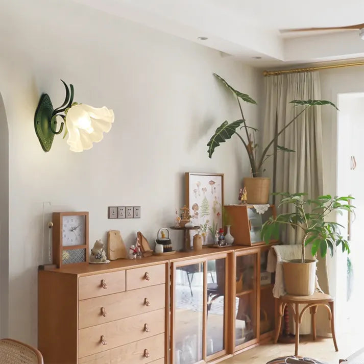 LilyGlow Vägglampa - Elegant Naturinspirerad Belysning