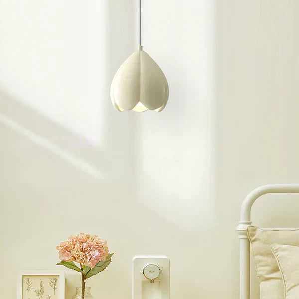 FlowerGlow Ceiling Lamp - Elegant Cream-Colored Ceiling Lamp for Warm, Atmospheric Interiors