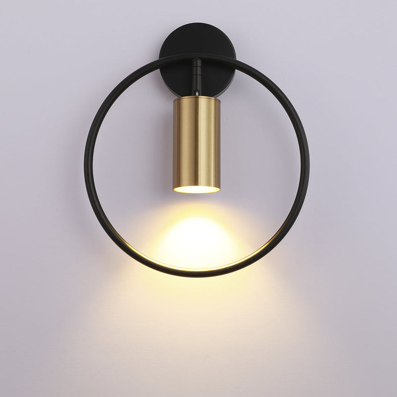 FlammeStylée – Guld Vägglampa för Elegant Atmosfär