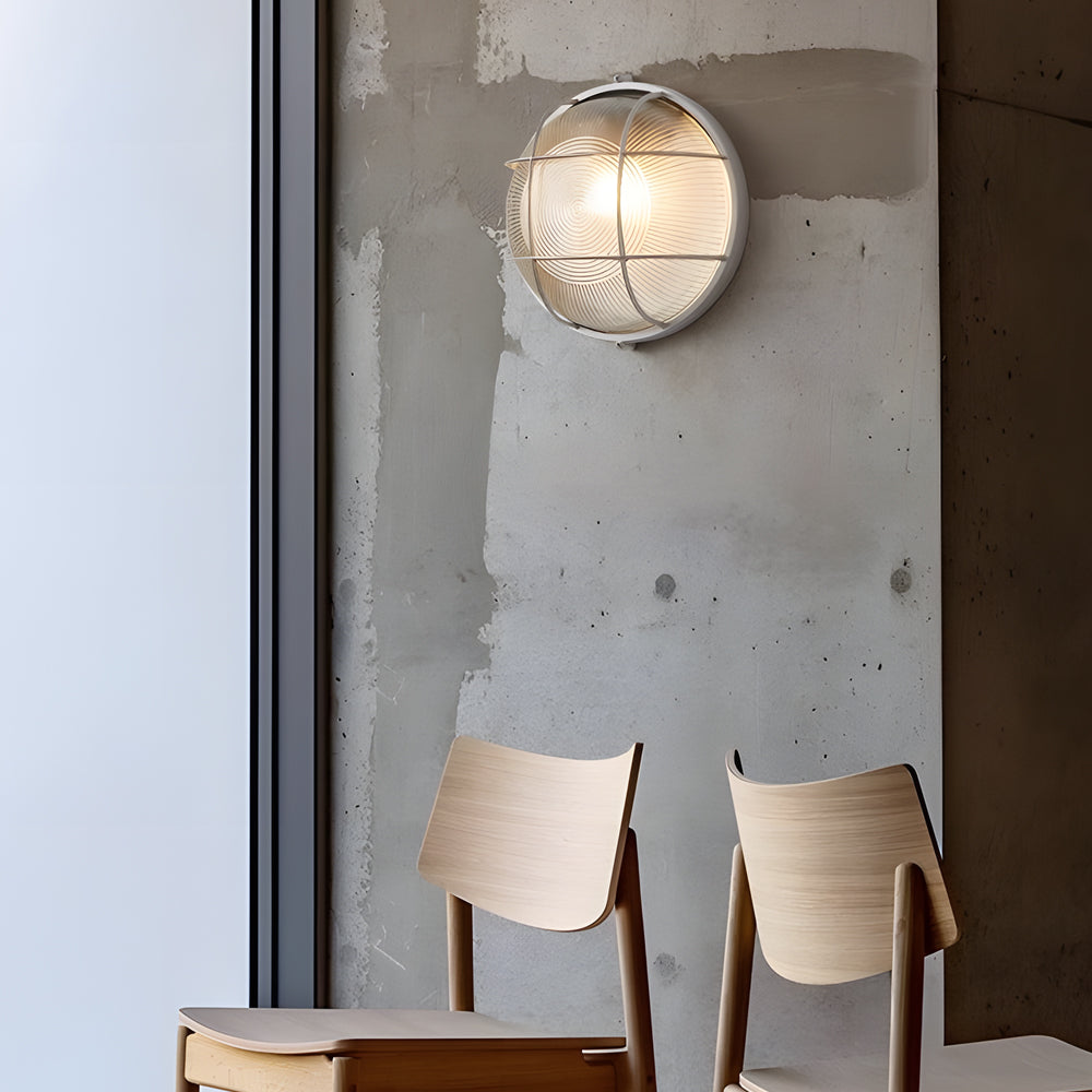 RetroGlow – Industrial Wall Lamp for Outdoor Use