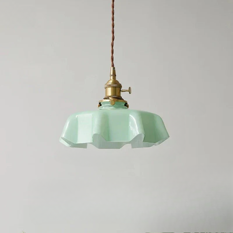 ClassicGleam – Luxurious Brass Pendant Lamp for Timeless Atmosphere