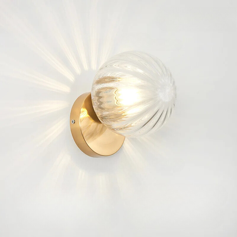 GleamGold - Lyxig Guldig Vägglampa med Glas