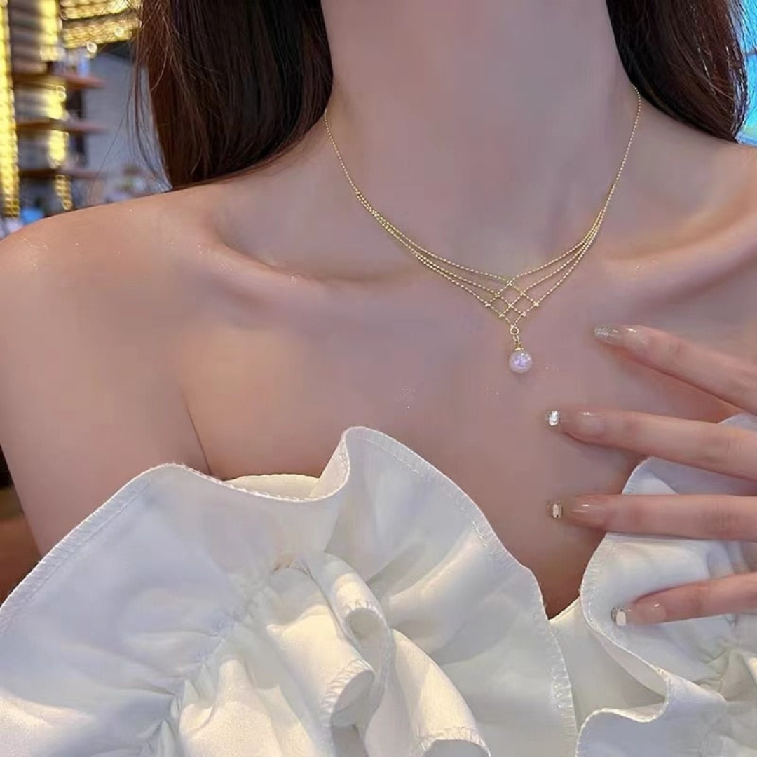 PearlGlow Necklace - Elegant Woven Jewelry