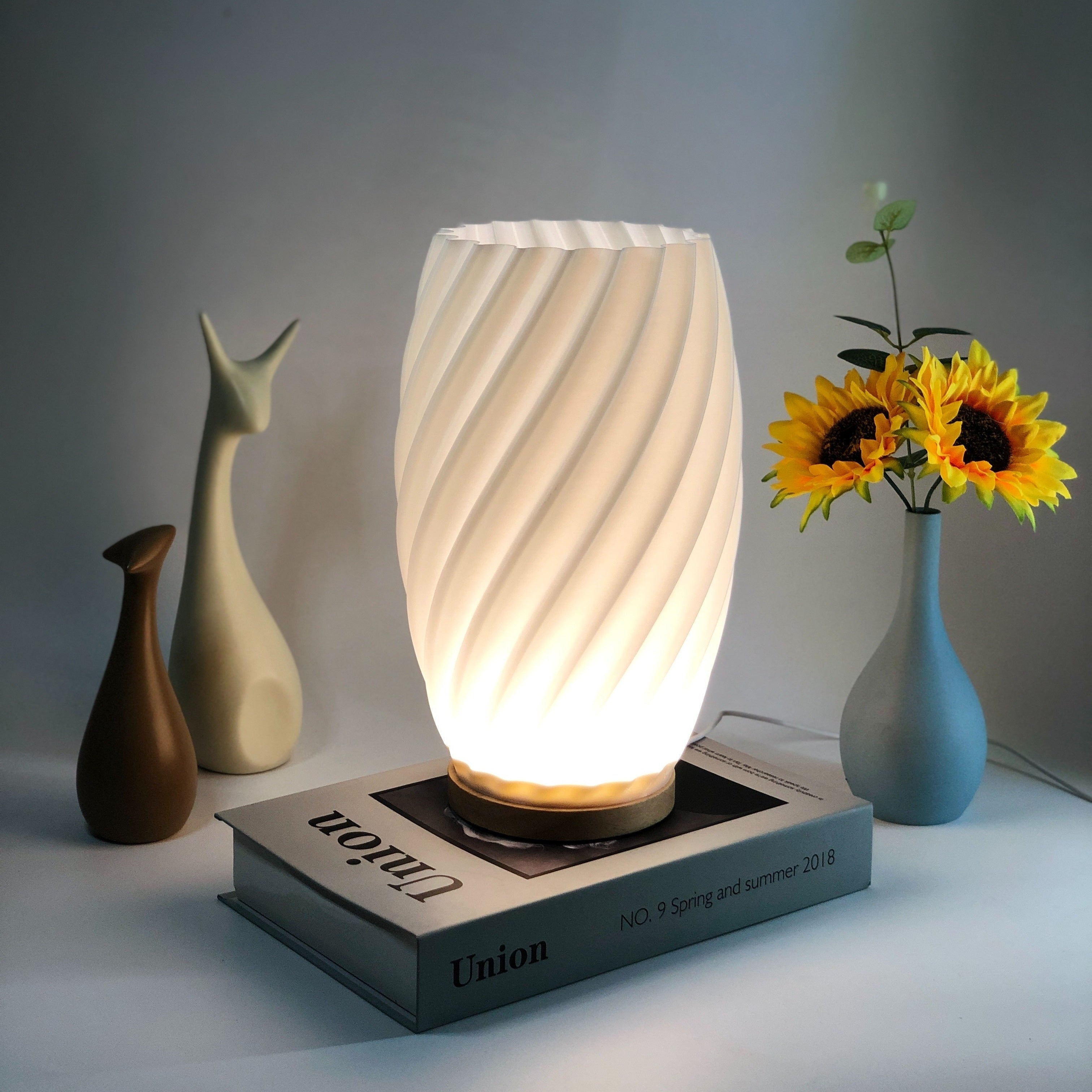 ModiLamp – Stylish USB Table Lamp with 3 Colors