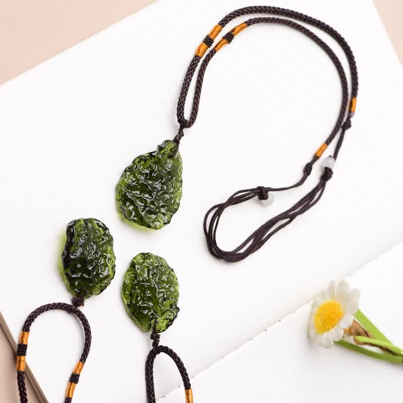 Alina's Captivating Green Moldavite Pendant Necklace for Purification