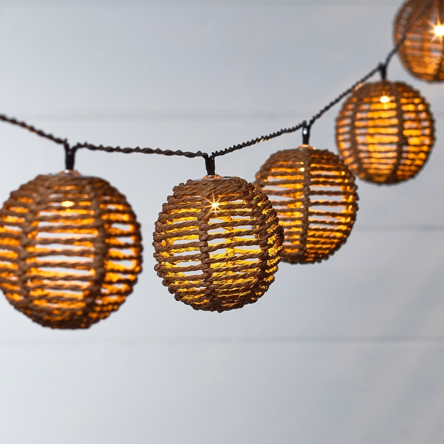 SolarGlow – Rattan wreath with magical light