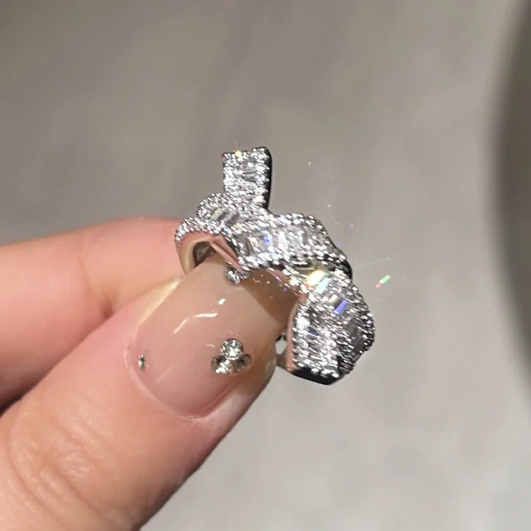 Elegant Adjustable Diamond Knoopring - The Serena Collection