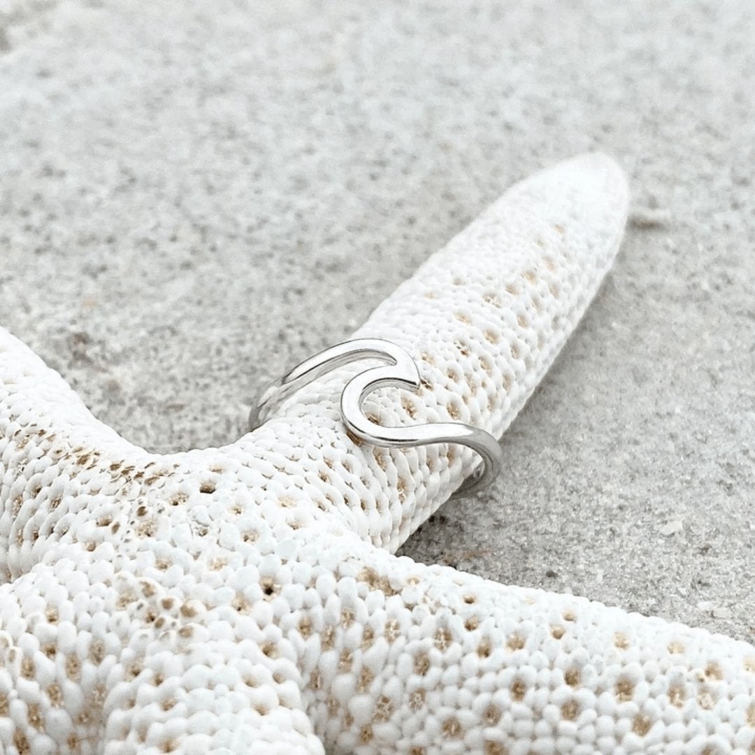 Elegant Silver Wave Ring - Maris Collection 