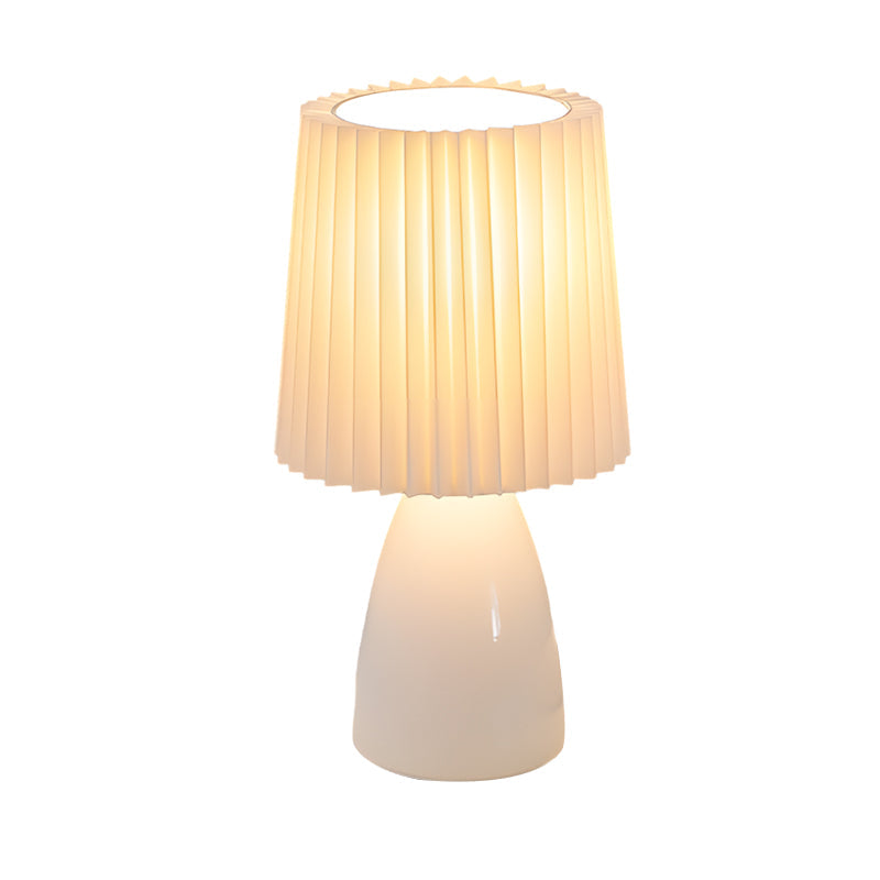 ChicGlow – Dimmable Table Lamp with USB Charger