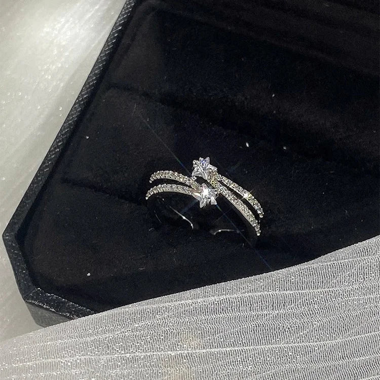 Astrid's stunning double-layer star ring set