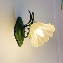 LilyGlow Vägglampa - Elegant Naturinspirerad Belysning