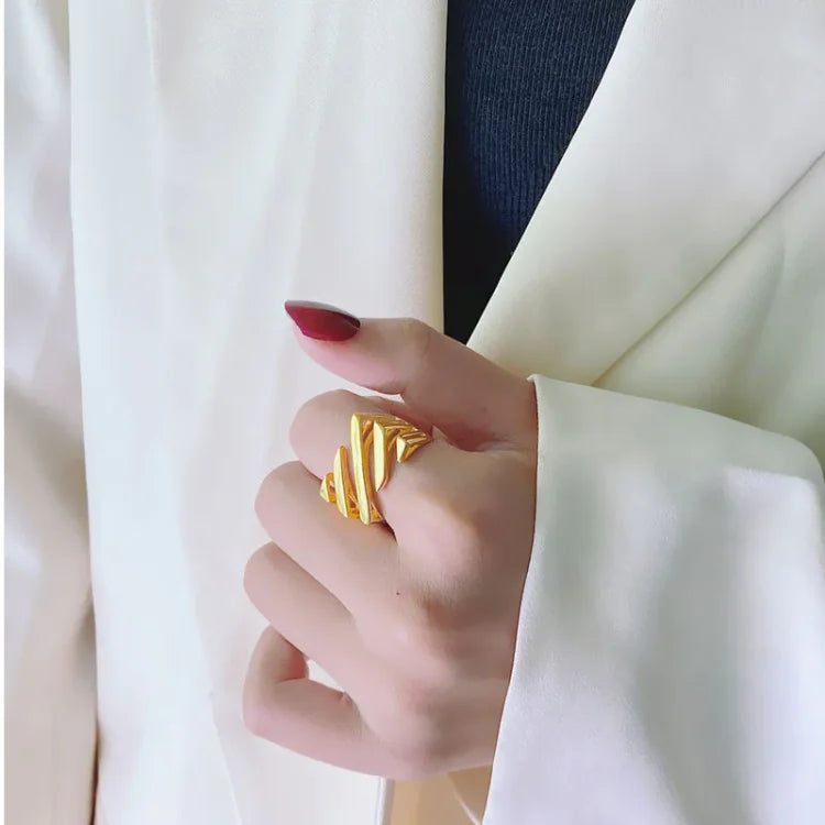 Elegant Layered Chain Ring - Amaris