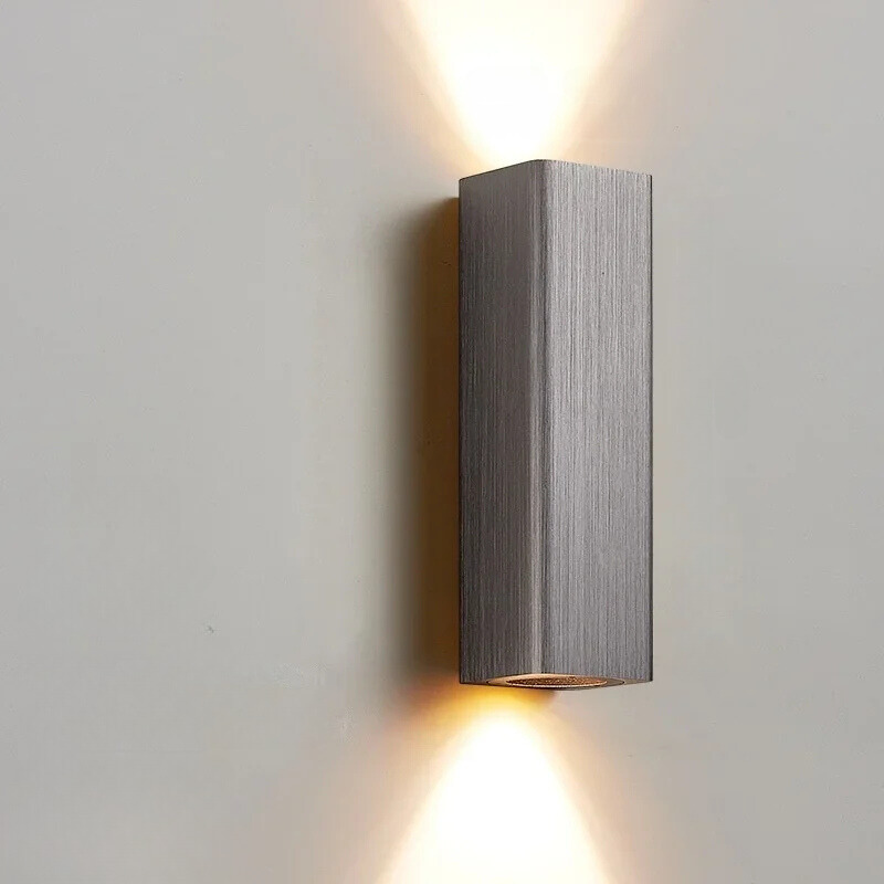 GlowLuxe - Stilig LED-vägglampa för sovrum