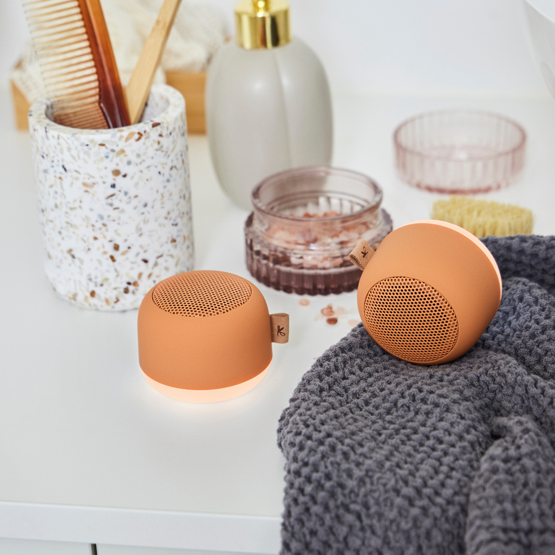 AquaBeats – Waterproof Bluetooth Bathroom Light