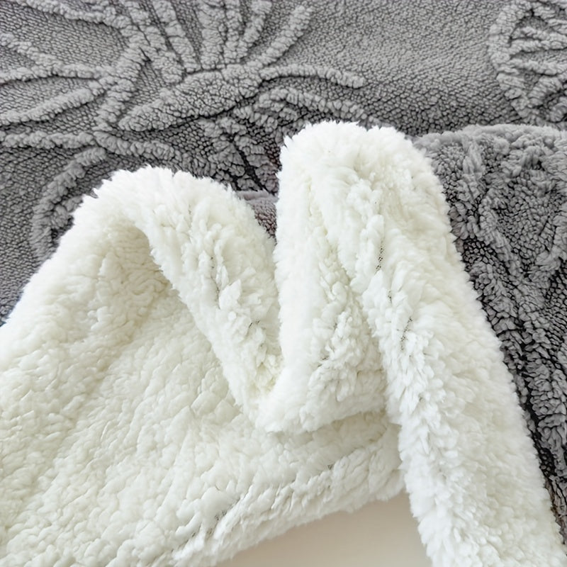 Cozy Luxe – Soft fleece throw with butterfly design