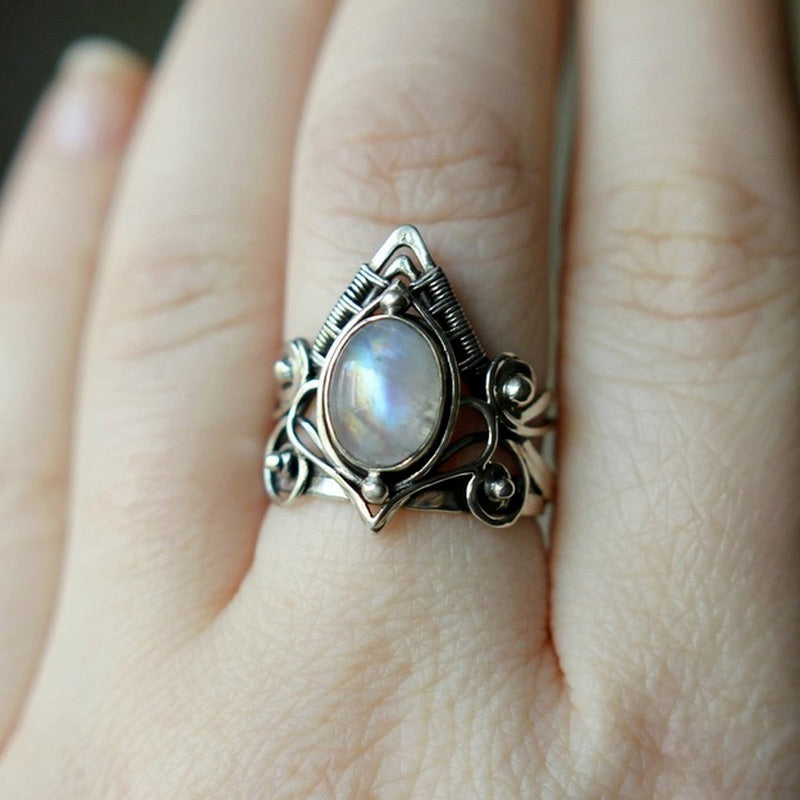 Elegant Vintage Moonstone Ring - Clara 