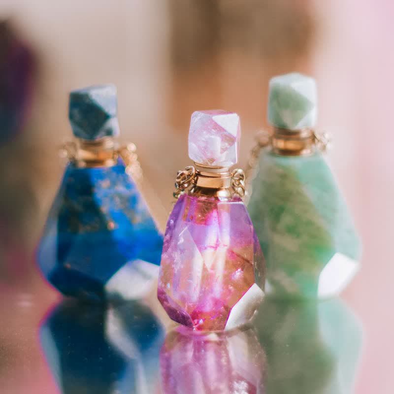 Elegant Necklace with Crystals Perfume Bottle - Iris