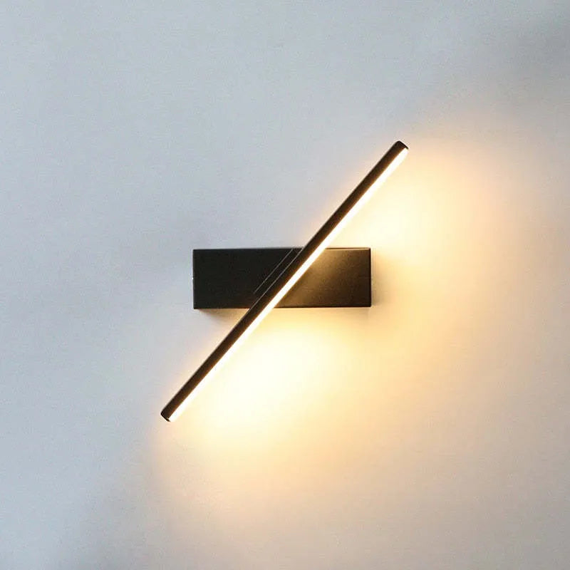 LuxeGlow Wall Lamp - Elegant Wall Lamp with Flexible Lighting for Modern Interiors