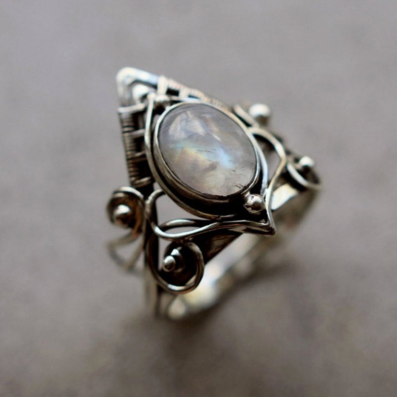 Elegant Vintage Moonstone Ring - Clara 