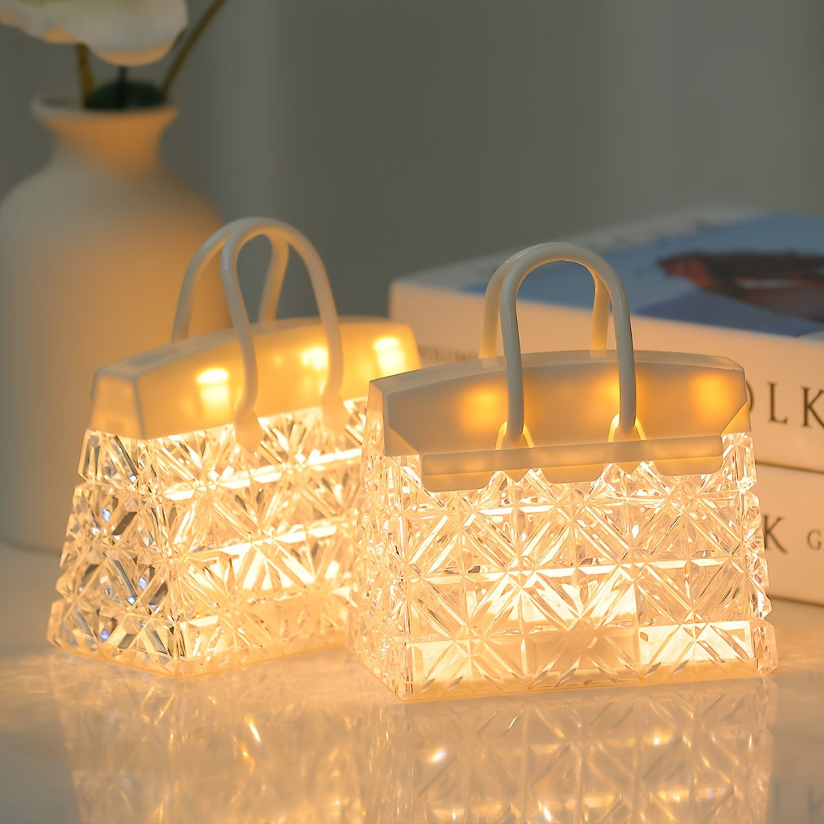 GlowSquare – Luxurious LED Table Lamp with Stylish Finish