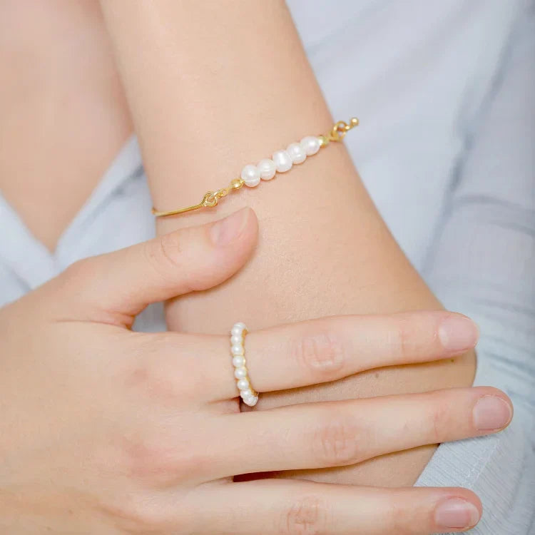 Elegant Bracelets with Fine Pearls - Selina