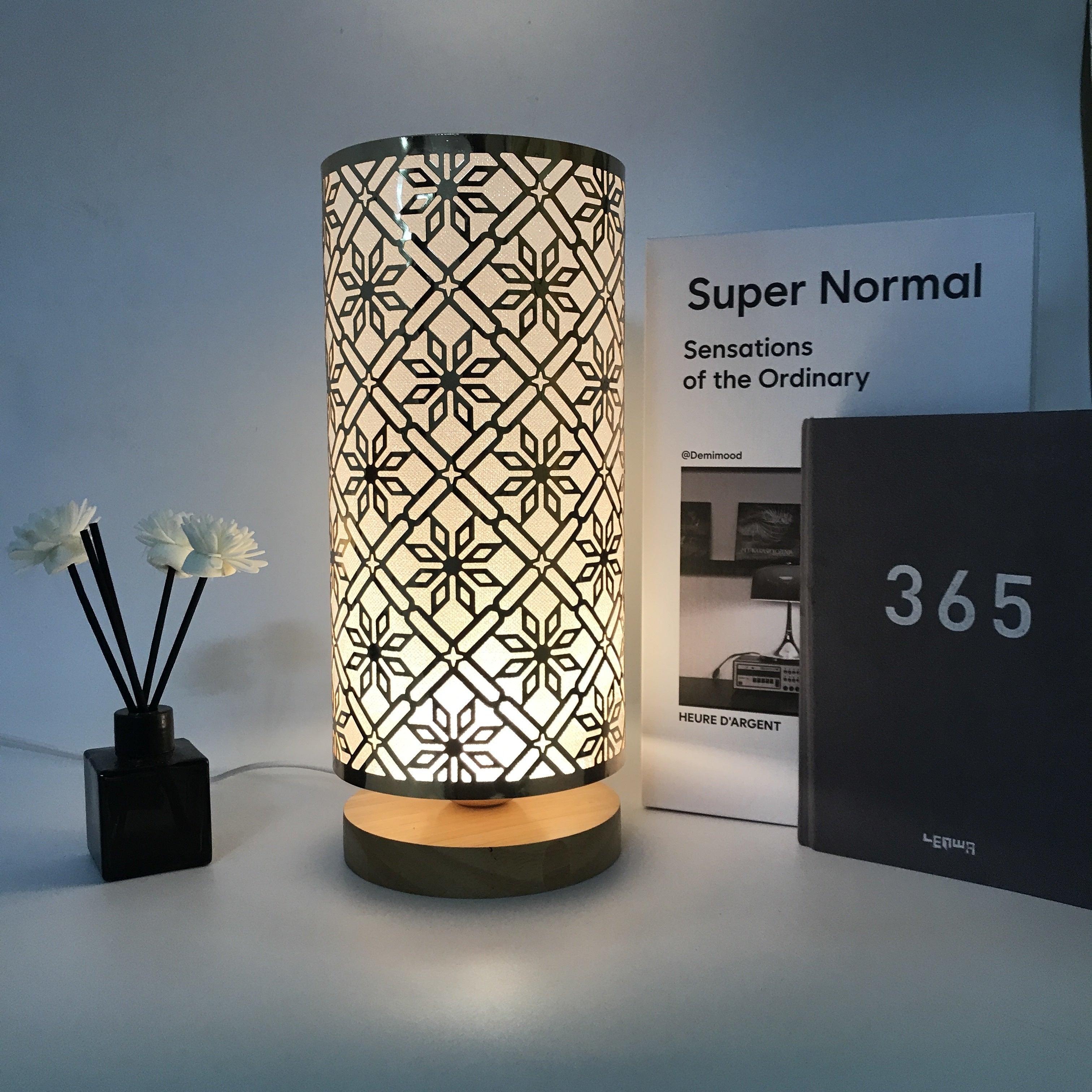 LumiPattern - USB Table Lamp with Metal Frame