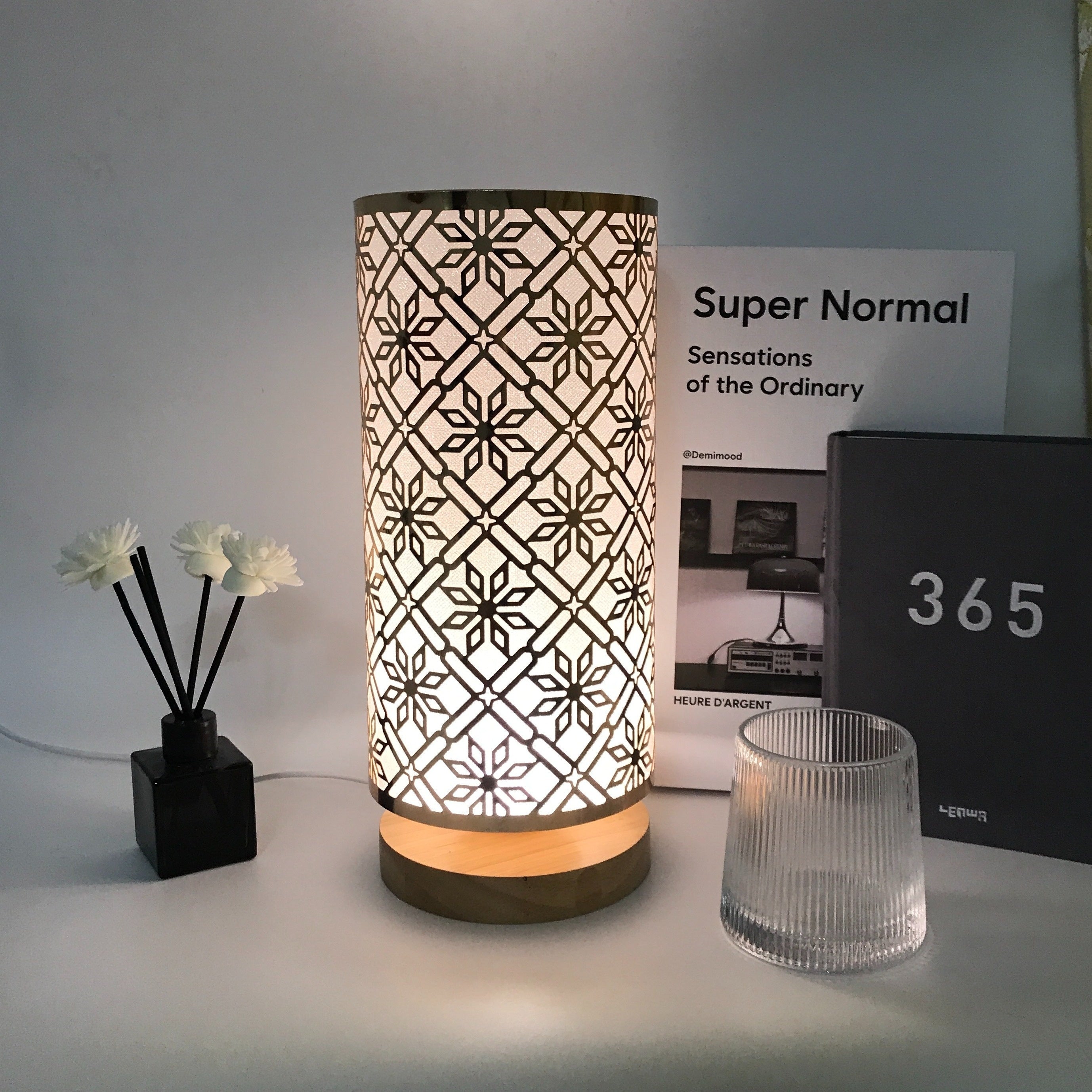 LumiPattern - USB Table Lamp with Metal Frame