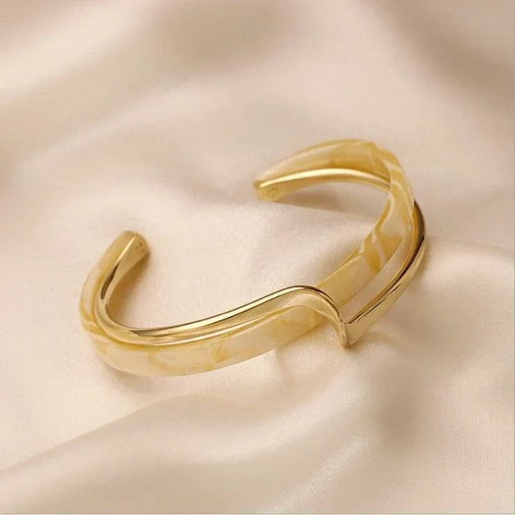 Gold-Colored Infinity Bracelet - Elisa Matt Finish