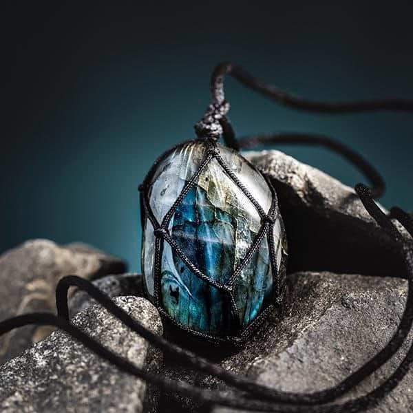 Aris DragonHeart Necklace – Mysterious Labradorite Jewelry