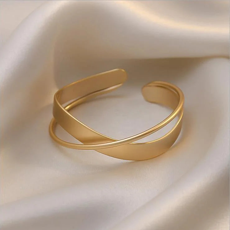 Gold-Colored Infinity Bracelet - Elisa Matt Finish