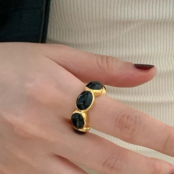 Celina - Elegant gold-plated onyx ring
