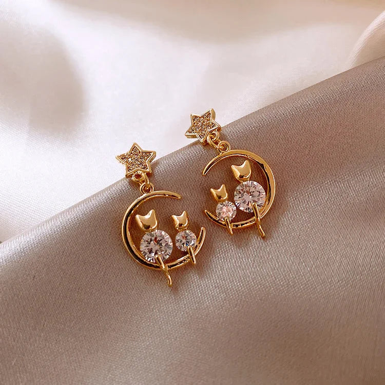 Elegant Golden Cat Earrings with Sparkling Zirconia - Feline Glamour