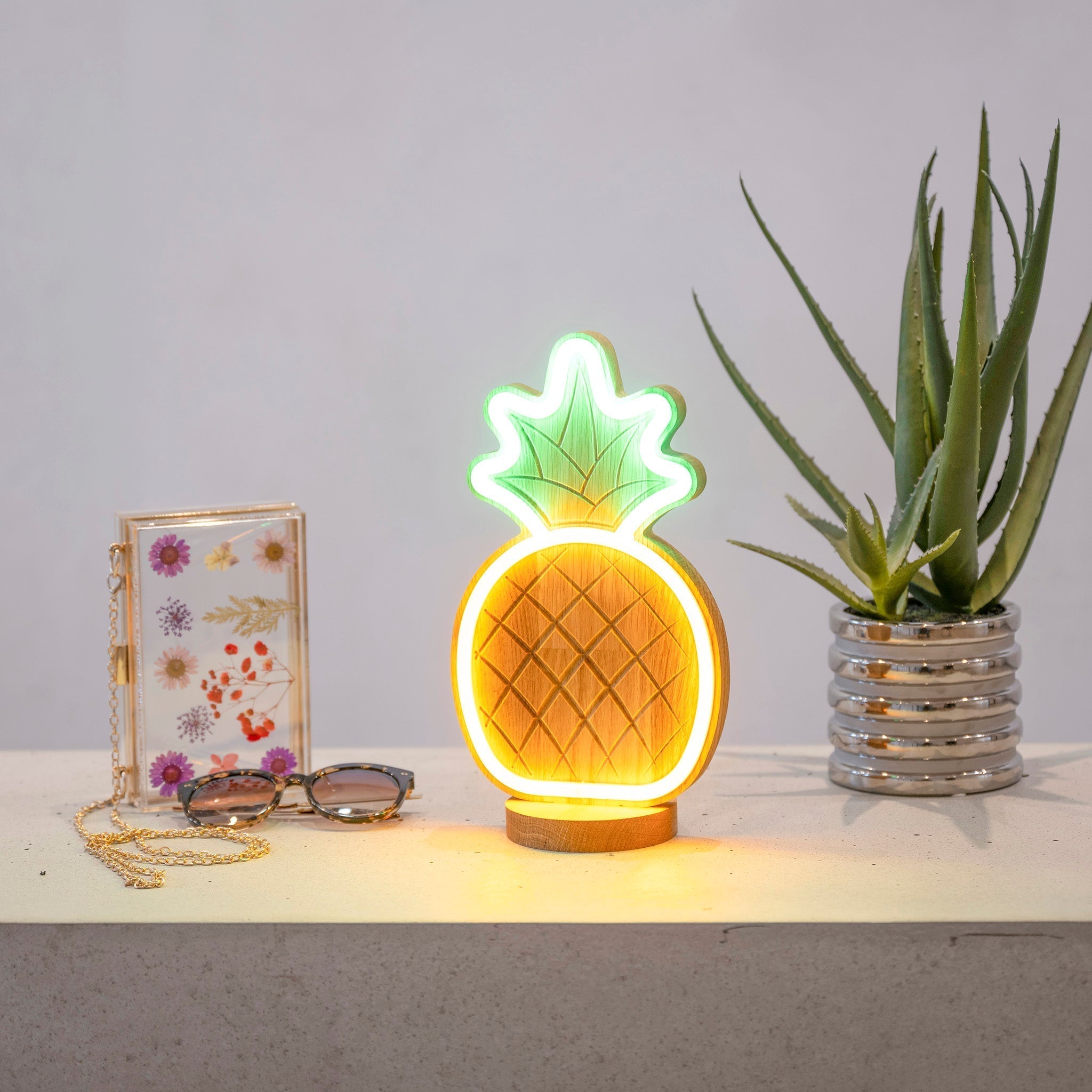 WoodGlow - Tropical Neon Light with Remote Control