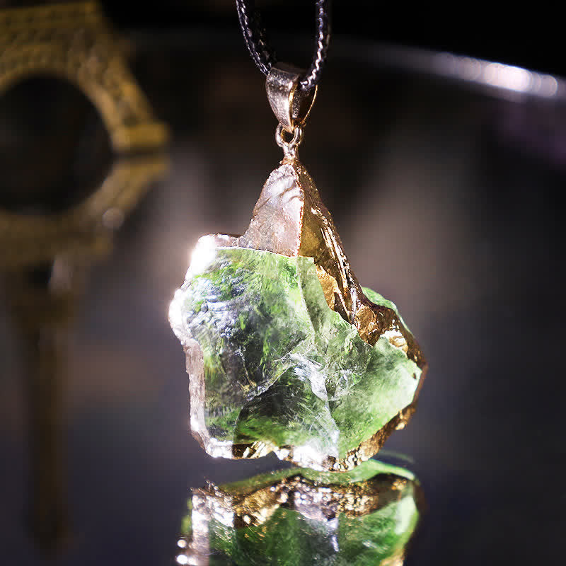 Elegant naturlig moldavit-halsband - Lyra