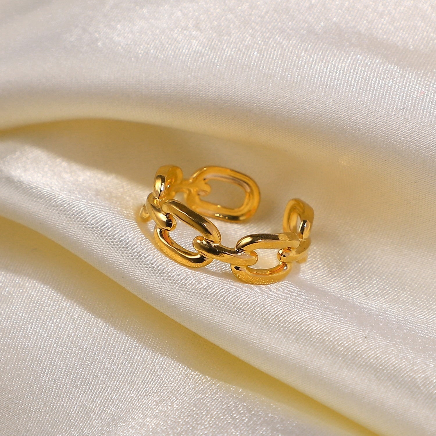 NexaTwist - Trendy Twisted Ring Link