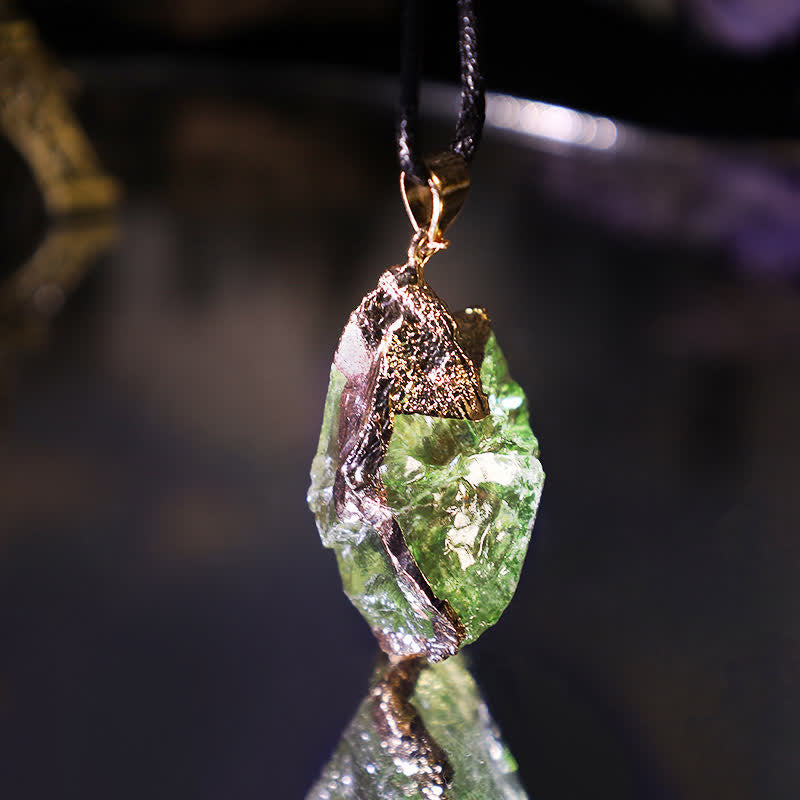 Elegant naturlig moldavit-halsband - Lyra