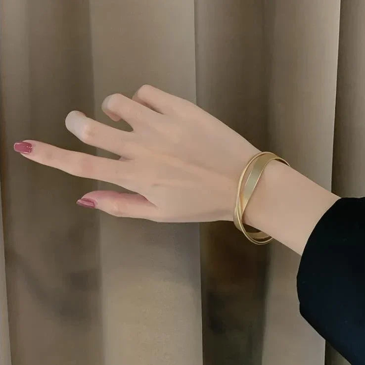 Gold-Colored Infinity Bracelet - Elisa Matt Finish