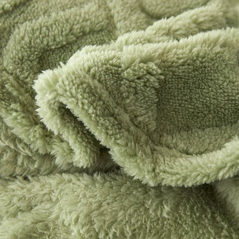 CozyLuxe - Luxurious Lambswool Blanket for Bedroom