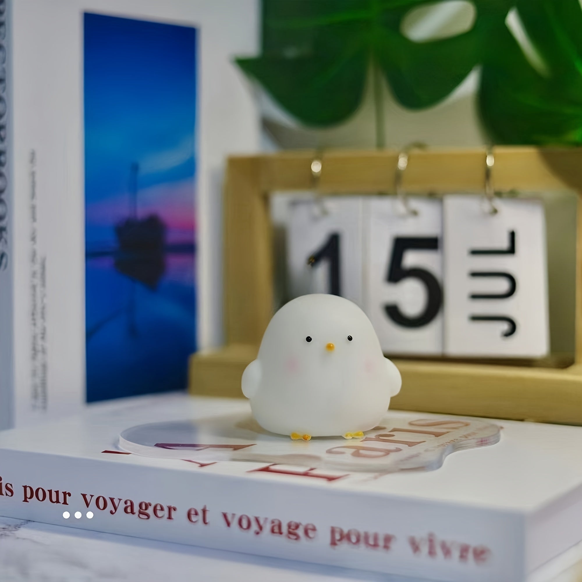 LumiKuiken - Elegant LED Table Lamp with Wellness Light