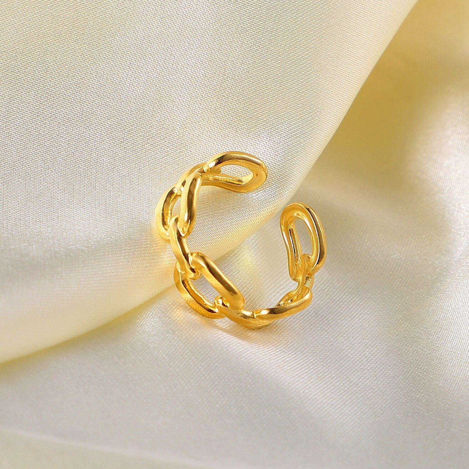 NexaTwist - Trendy Twisted Ring Link