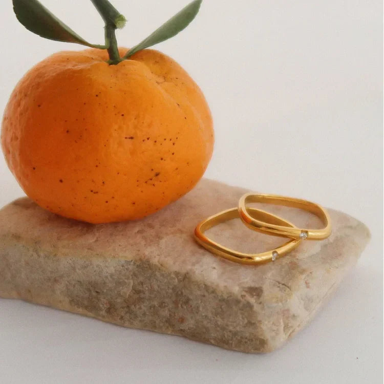 Elegant Minimalist Zirconia Ring - Leona