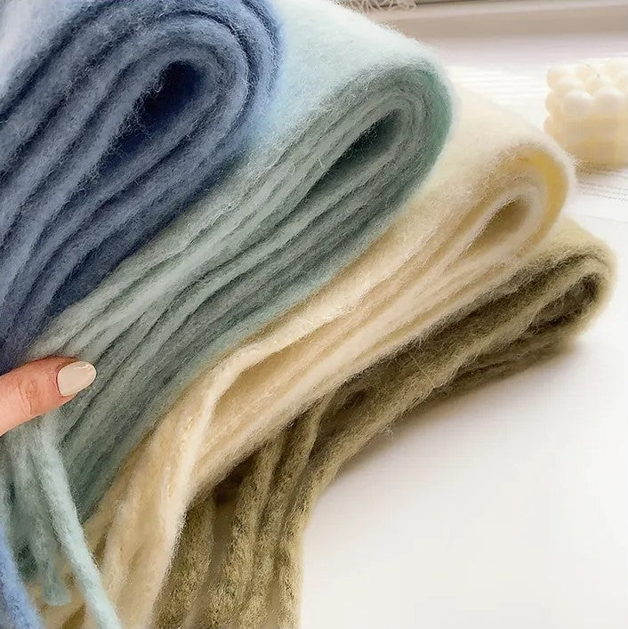 CashmereLuxe Scarf – Elegant and Super Soft
