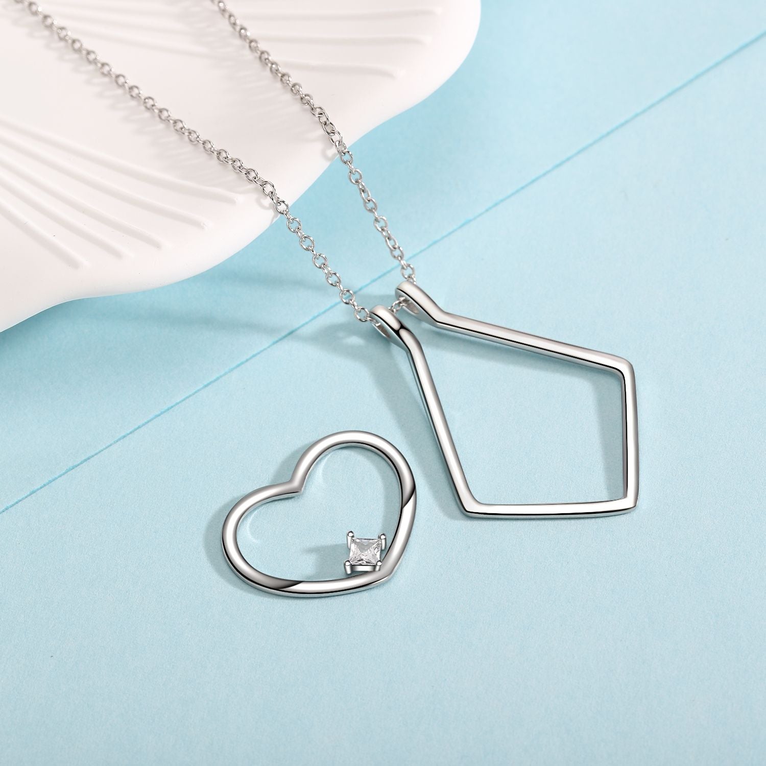 Amelina Heart Necklace with Ring Holder – Elegance in Full Bloom