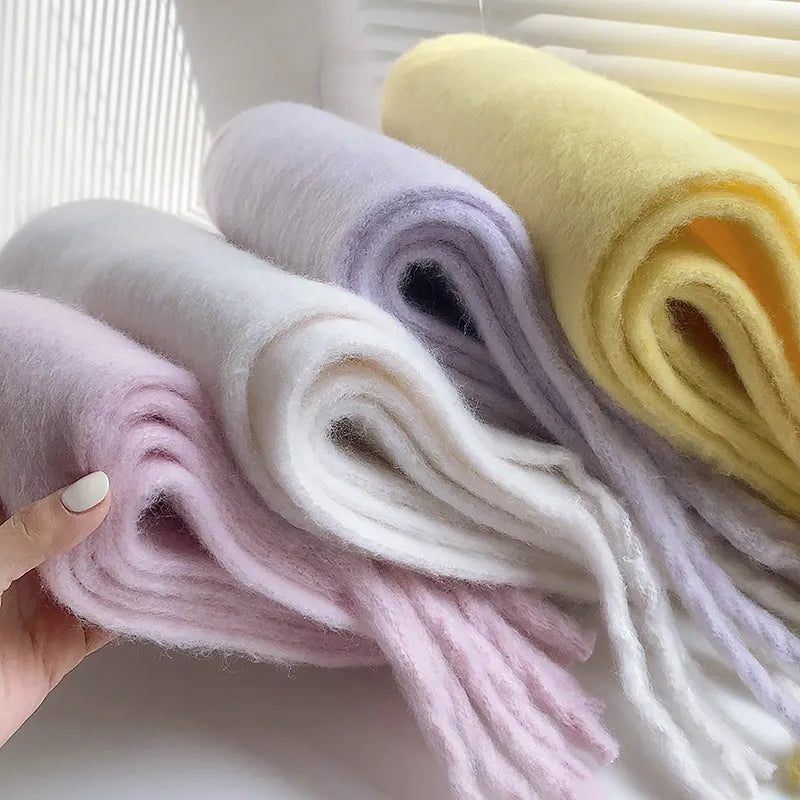 CashmereLuxe Scarf – Elegant and Super Soft