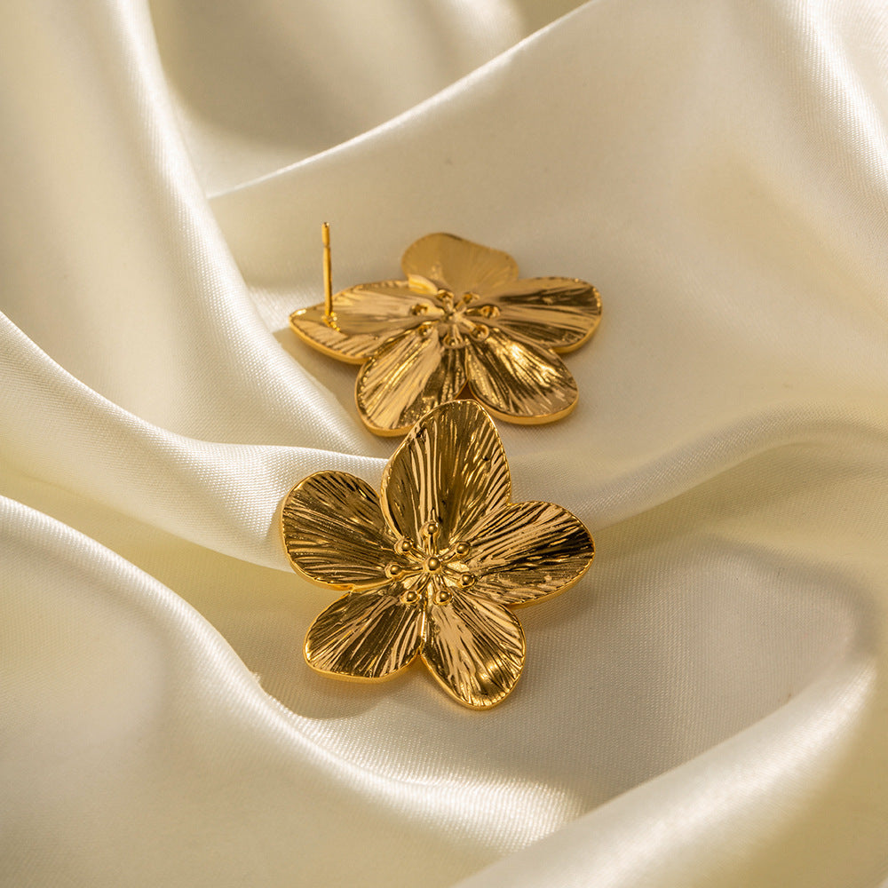 Elara Earrings - Elegant Flower Design in Gold