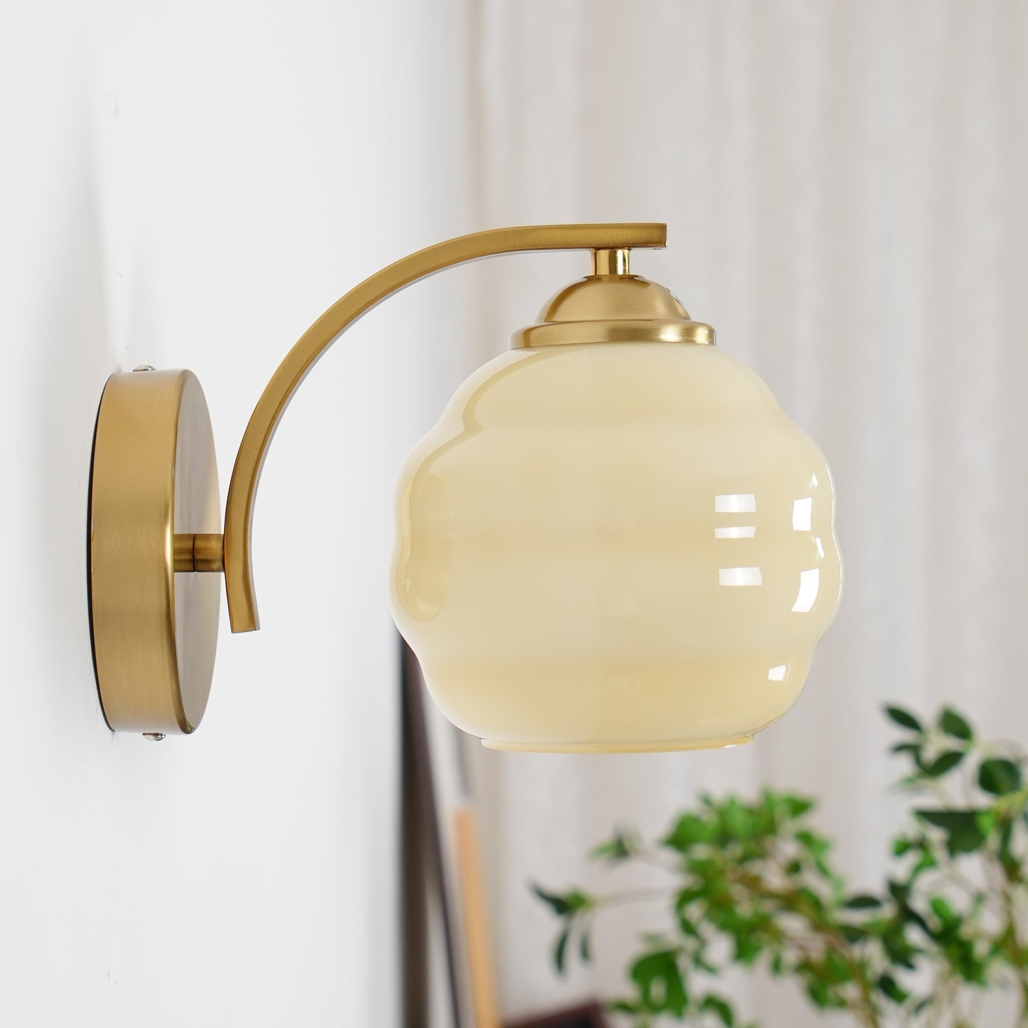 VintageGlam - Art Deco Wall Lamp for Timeless Interiors