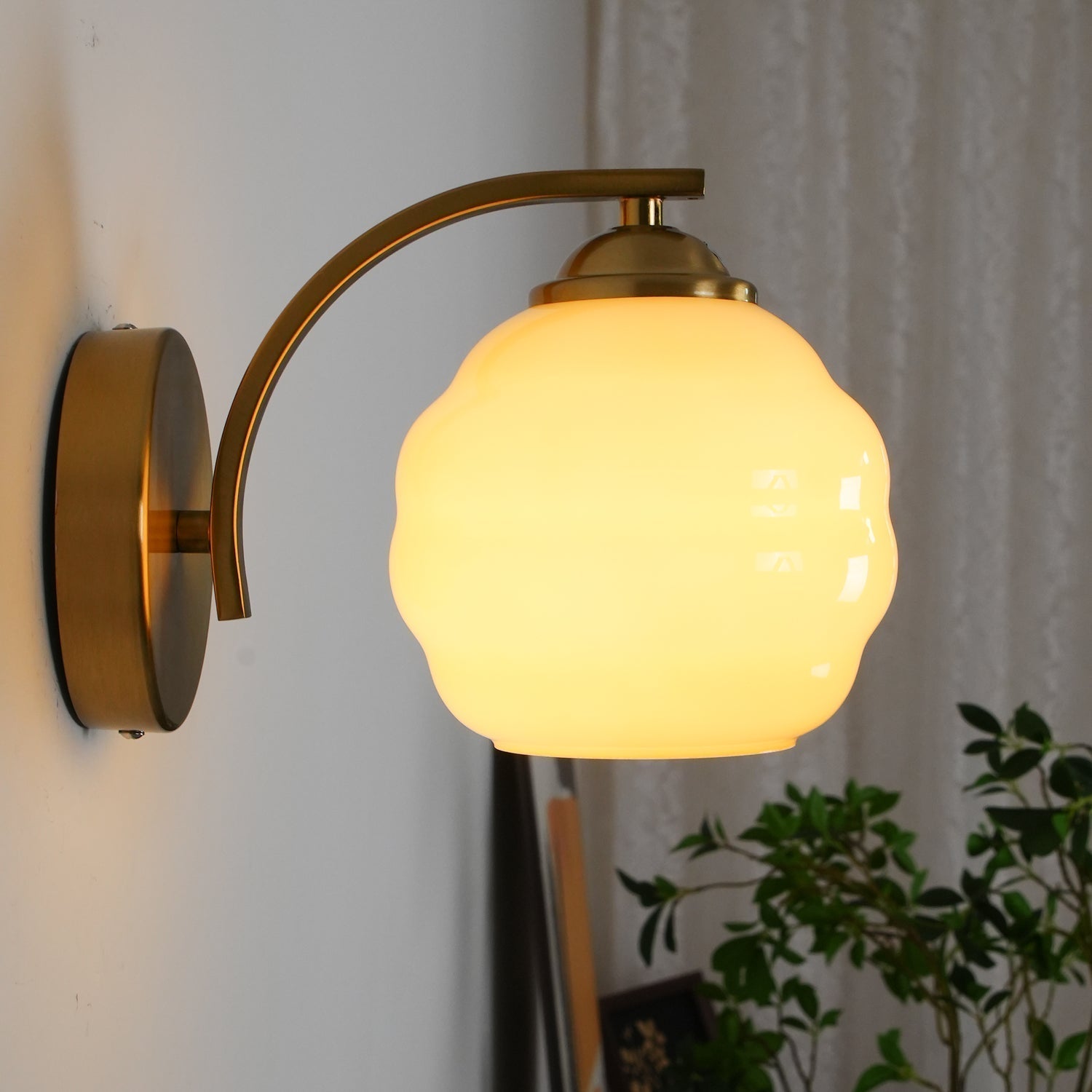 VintageGlam - Art Deco Wall Lamp for Timeless Interiors