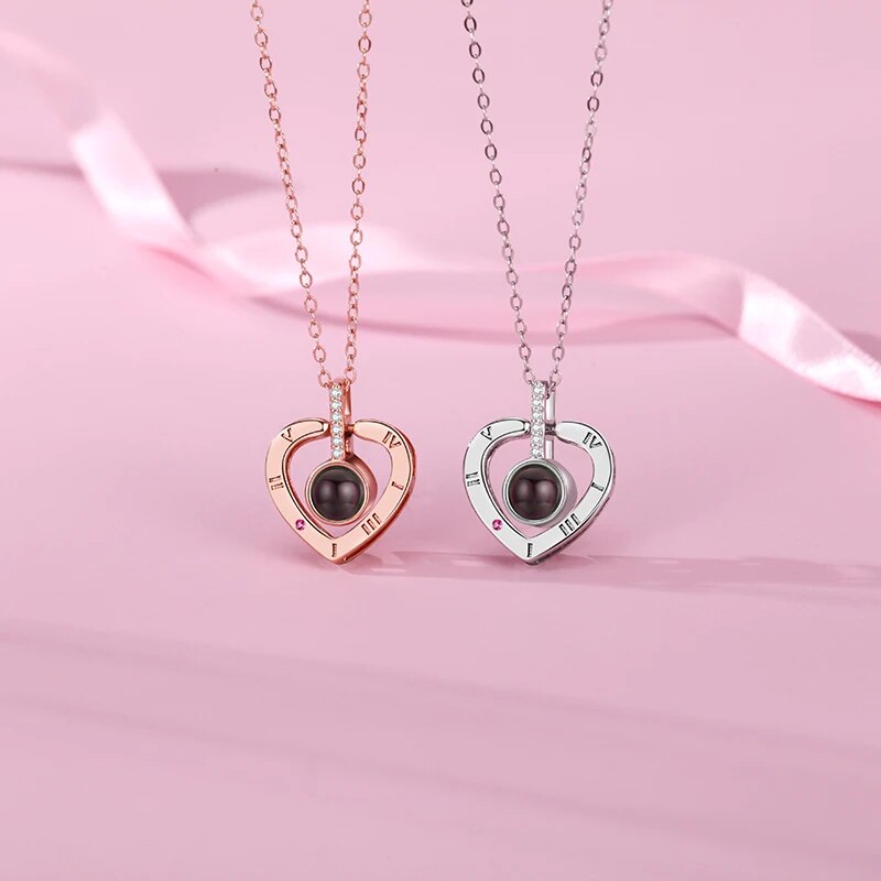 EternalLove Necklace – Heart-Shaped Chain in 100 Languages