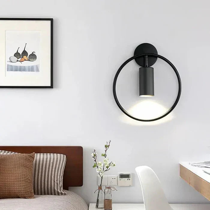 FlammeLuxe – Elegant Guld Vägglampa för Stämningsbelysning