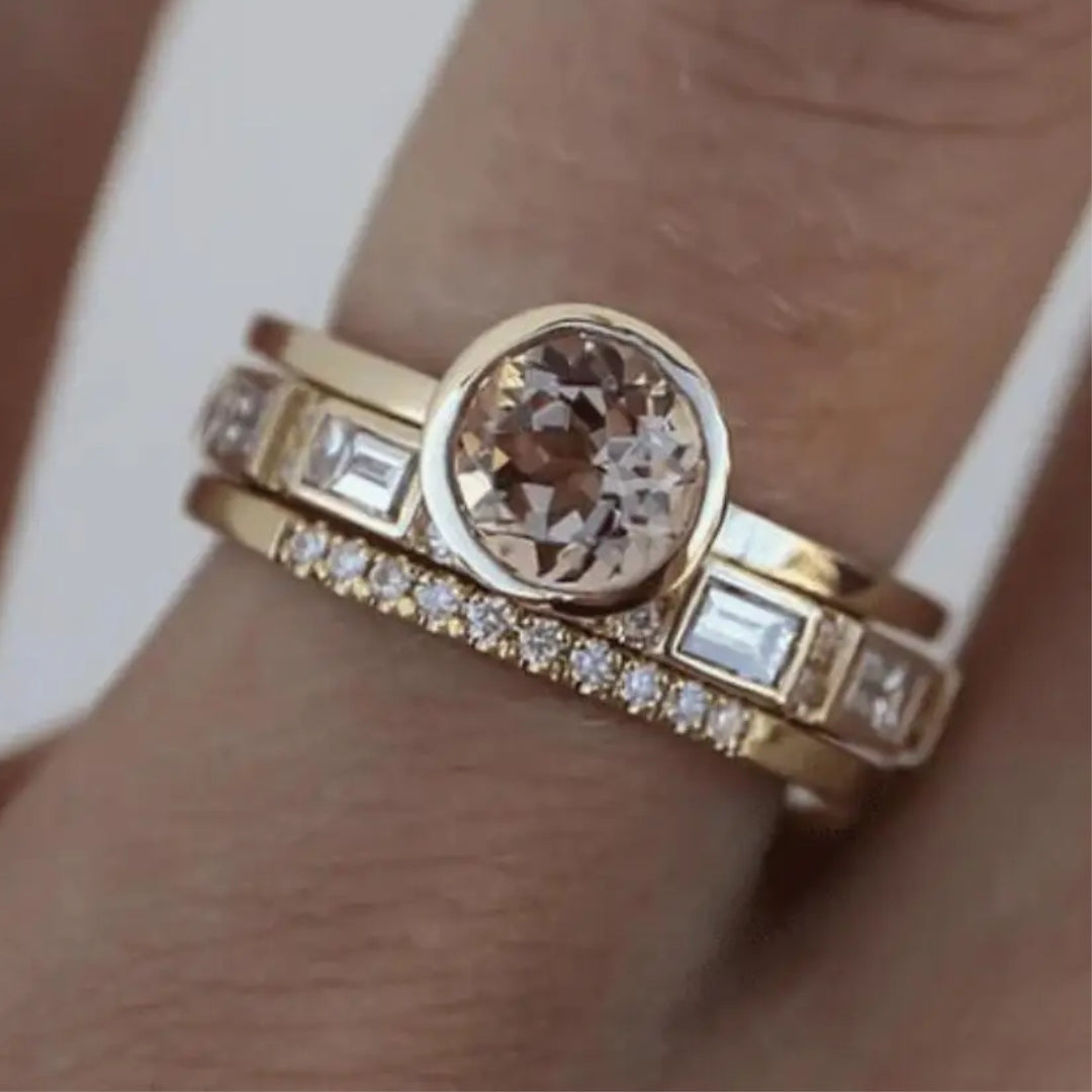 Elegant Vintage Gold Ring with Sparkling Crystals - Eliana